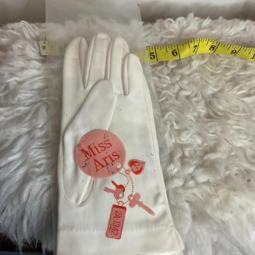 grandmas Attic Vintage white Jackie Gloves M
